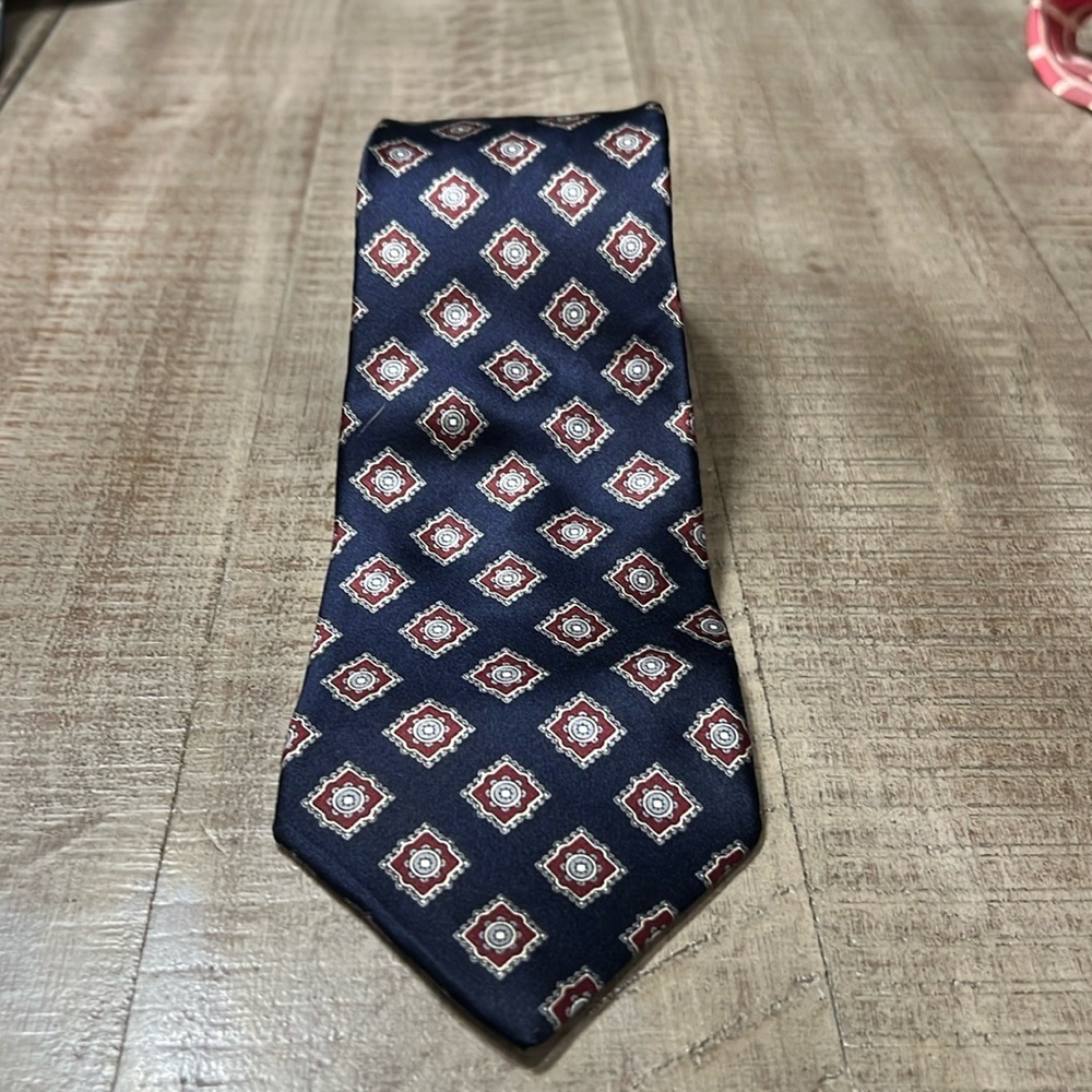 Halston lll men’s silk tie EUC